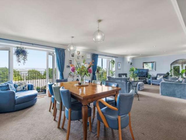 5 Bedroom Apartment Flat