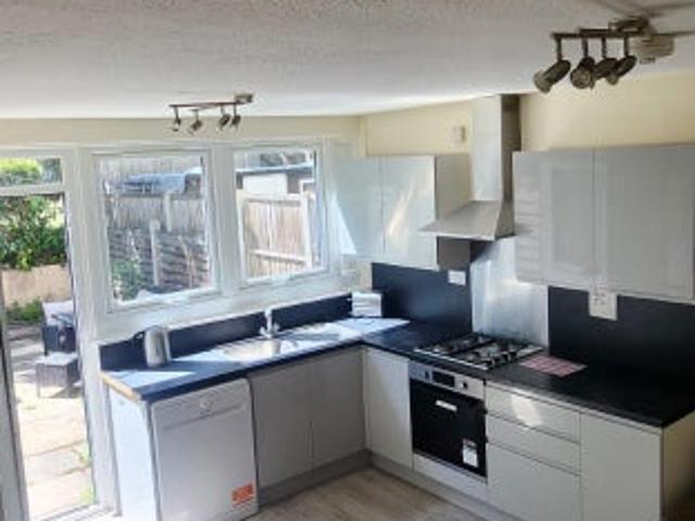 5 bedroom property 5 mins from Brick lane