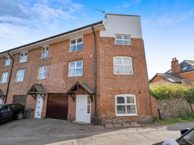 5 bedroom end of terrace house for sale
