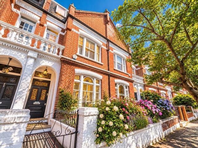 5 bedroom property in Bovingdon Road, London, SW6 £12,000 pcm | Chestertons