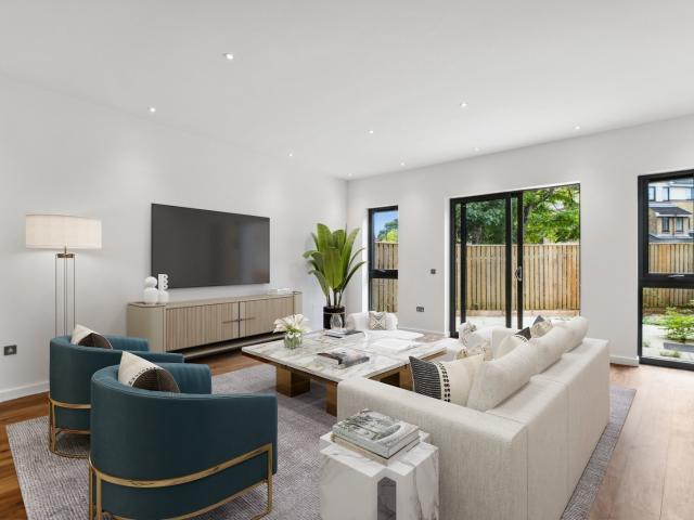 5 bedroom property in Gunnersbury Mews, London, W4 £6,950 pcm | Chestertons