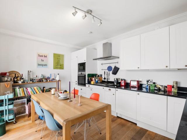5 bedroom property in Kensington Court Place, London, W8 £6,890 pcm | Chestertons