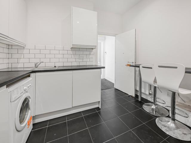 5 bedroom property in Hilldrop Road, Kentish Town, London, N7 £4,250 pcm | Chestertons