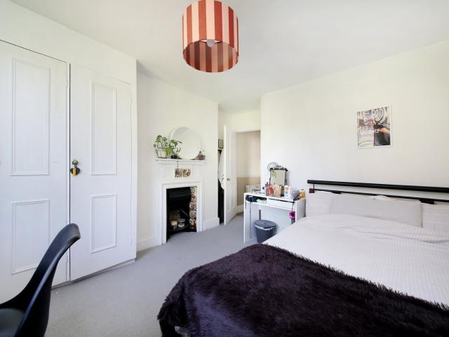 5 bedroom property in Narbonne Avenue, London, SW4 £6,500 pcm | Chestertons