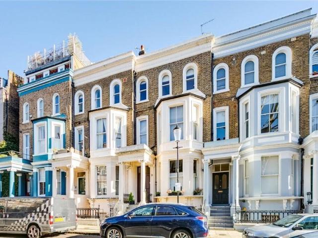 5 bedroom property in Powis Gardens, London, W11 £12,000 pcm | Chestertons