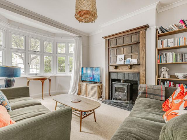 5 bedroom property in West Park Avenue, Richmond, TW9 £4,500 pcm | Chestertons