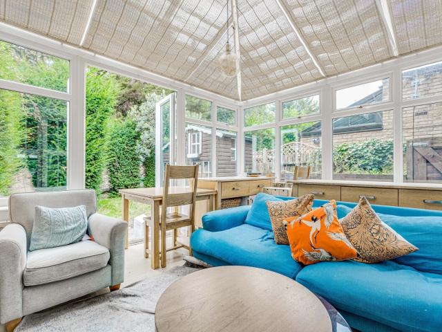 5 bedroom property in West Park Avenue, Richmond, TW9 £4,500 pcm | Chestertons