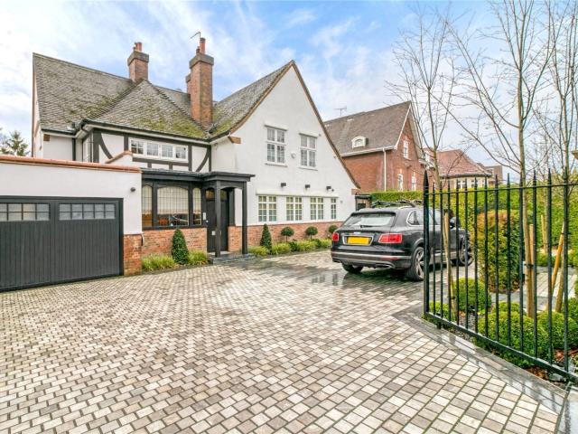 5 bedroom property in The Bishops Avenue, Hampstead Garden Suburb, London, N2 £45,000 pcm | Chestertons