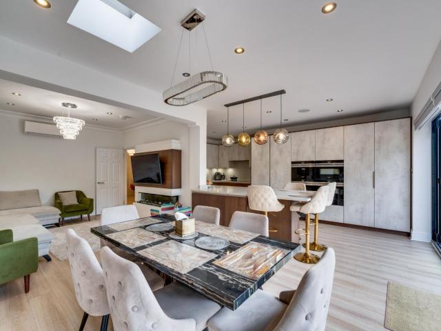 5 bedroom property in The Vale, London, NW11 £6,990 pcm | Chestertons