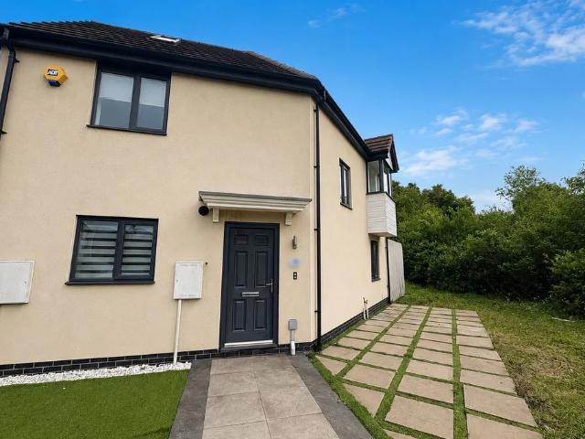 4 bedroom property to let in Argyll Way, Smethwick £1,850 pcm