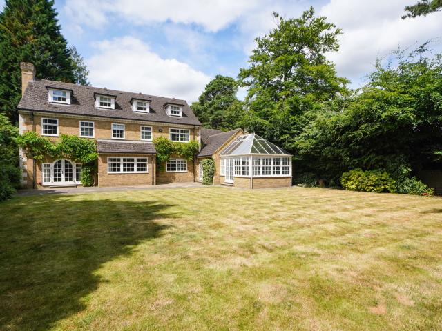 5 bedroom property to let in Cavendish Road, Weybridge, Surrey, KT13 £8,950 pcm