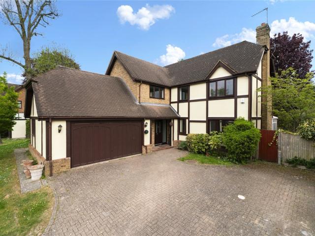 5 bedroom property to let in Cedar Drive, Fetcham, Surrey, KT22 £4,500 pcm