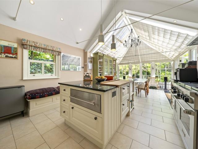 5 bedroom property to let in Ditton Road, Surbiton, KT6 £5,250 pcm