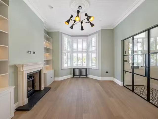 5 bedroom property to let in Elms Crescent, London, SW4 £9,0.