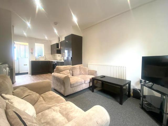 5 bedroom property to let in Fladbury Crescent, Selly Oak, B29 £532 pcm