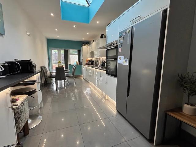 5 bedroom property to let in Jiggins Lane £1,850 pcm