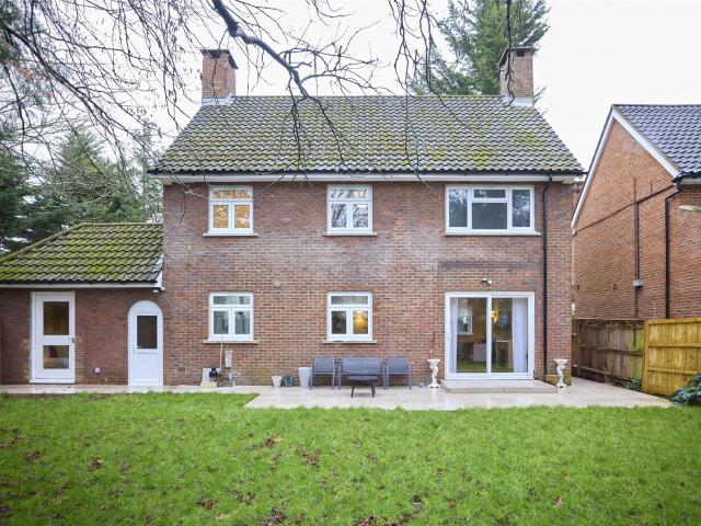 5 bedroom property to let in Ravenswood Court, Kingston Hill, Kingston upon Thames, KT2 £5,500 pcm