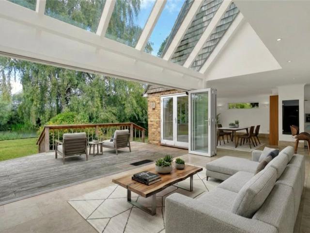 5 bedroom property to let in Riverside Drive, Esher, Surrey, KT10 £7,000 pcm