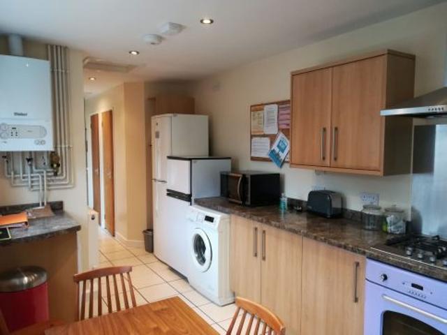 5 bedroom property to let in 14 CROYDON ROAD £510 pw