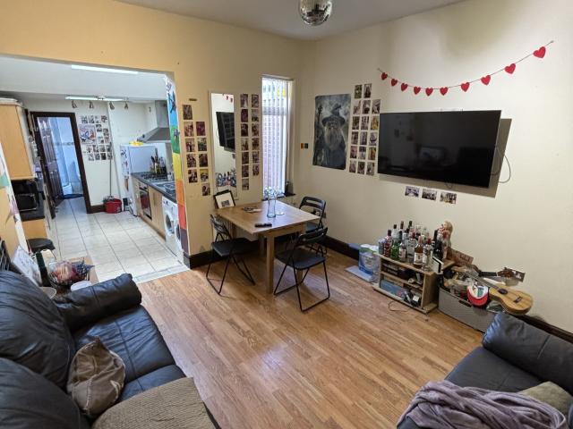 5 bedroom property to let in 14 FLORENCE BUILDINGS £610 pw