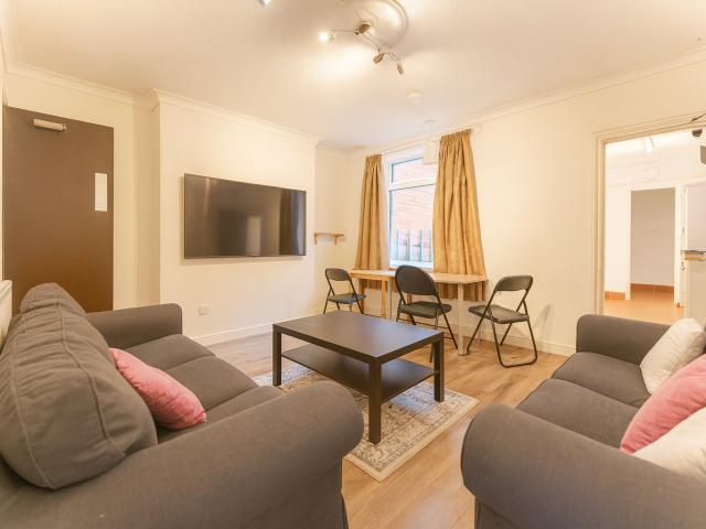 5 bedroom property to let in 10 Tiverton Road Part Bills Inc £575 pw