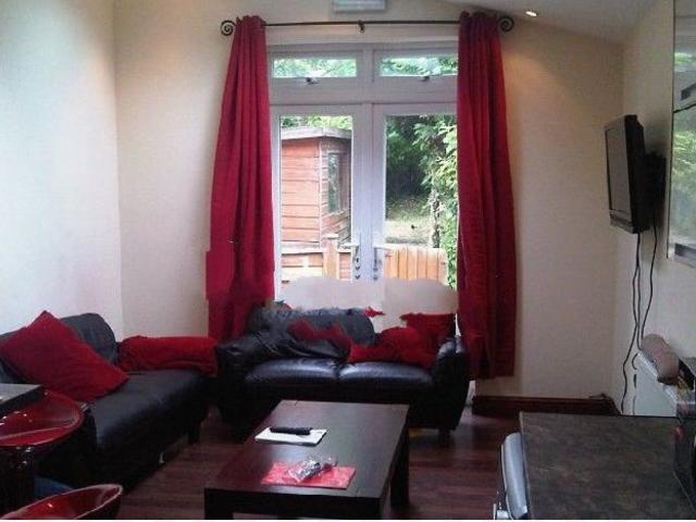 5 bedroom property to let in 249 TIVERTON ROAD £750 pw