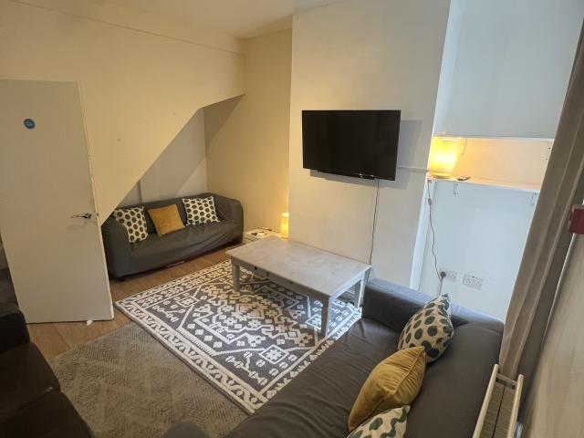 5 bedroom property to let in 279 Heeley Road £475 pw