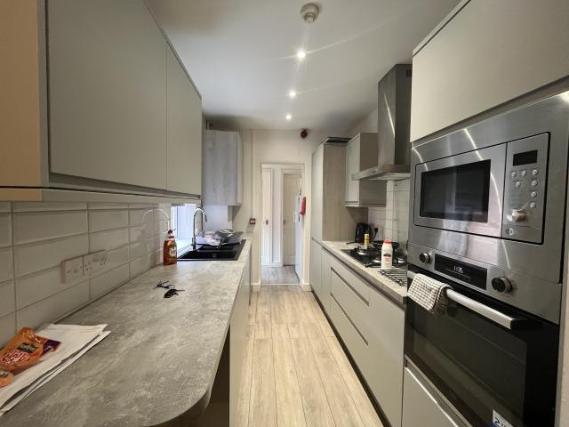 5 bedroom property to let in 291a DAWLISH ROAD £625 pw