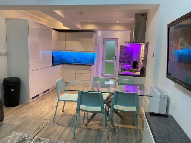5 bedroom property to let in 220 Hubert Road £650 pw