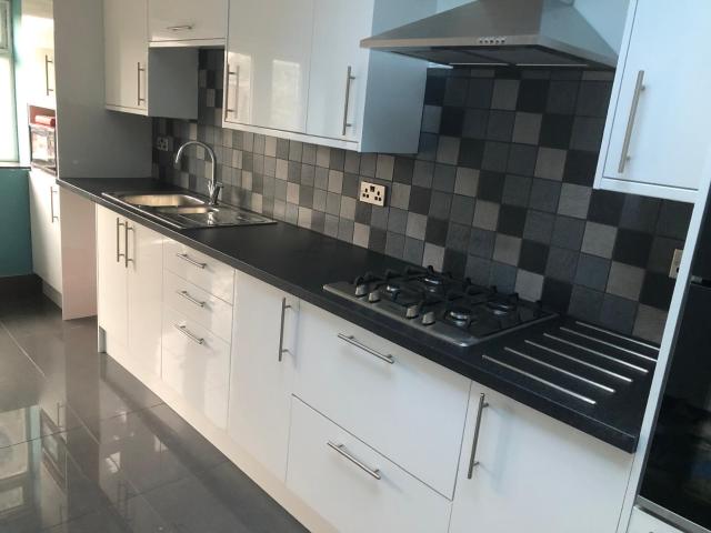 5 bedroom property to let in 32 Jiggins Lane £460 pw