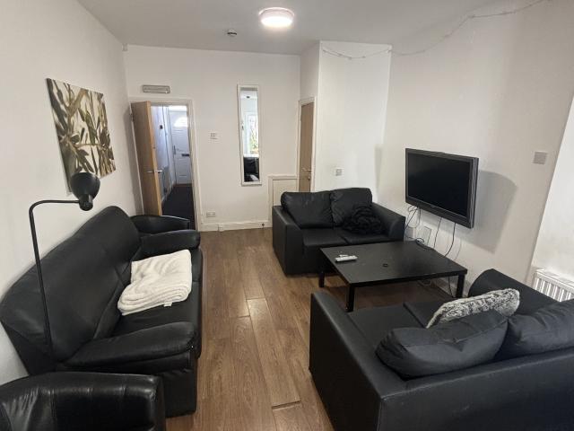 5 bedroom property to let in 82 DAWLISH ROAD £590 pw