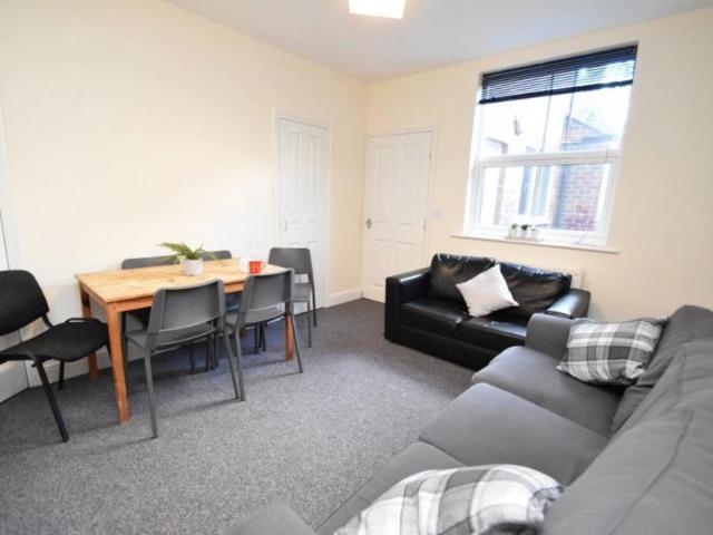 5 bedroom Property To Let