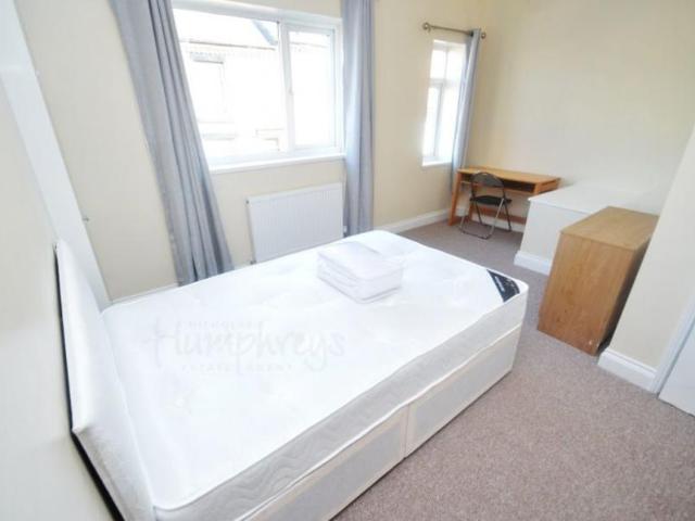 5 bedroom Property To Let