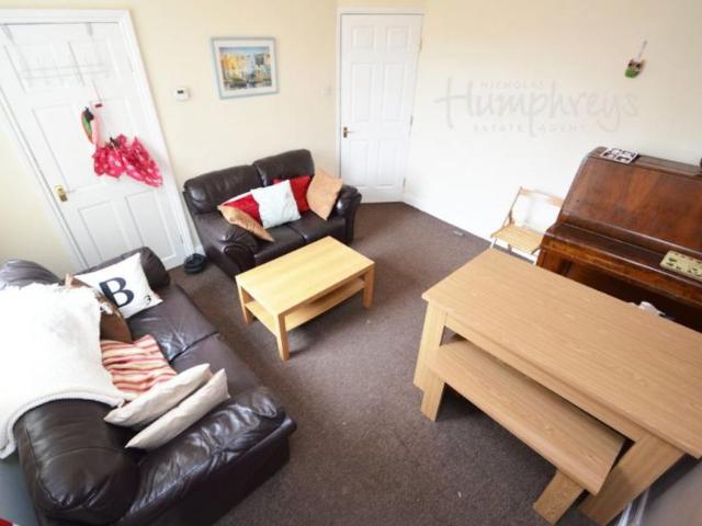 5 bedroom Property To Let