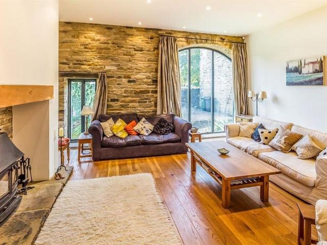 5 bedroom property to rent