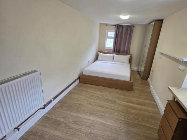5 bedroom property to rent