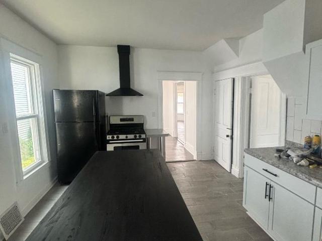 5 bedroom, Rockford IL 61107 LS104970302