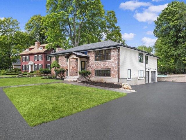 5 bedroom, Reading MA 01867 105476865