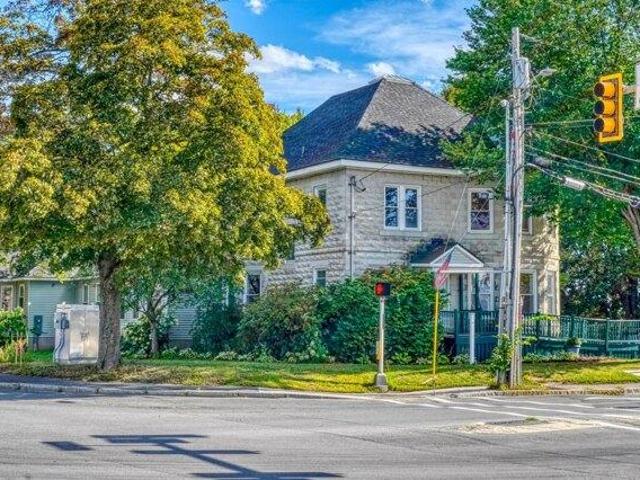 5 bedroom, Waterville ME 04901 105817224