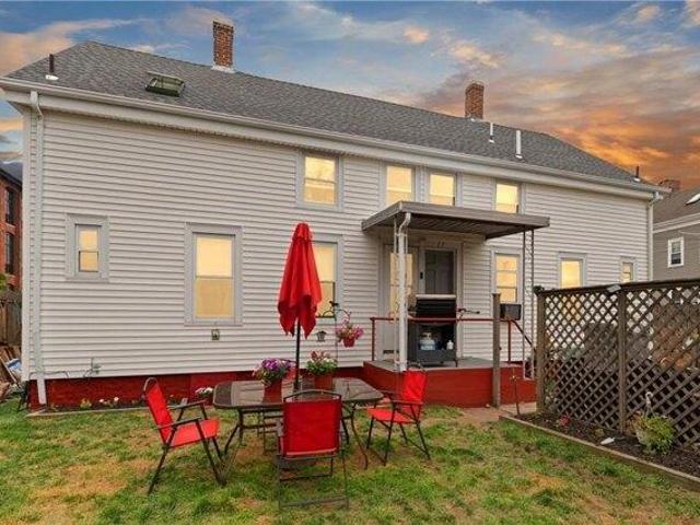 5 bedroom, Warren RI 02885 105385398