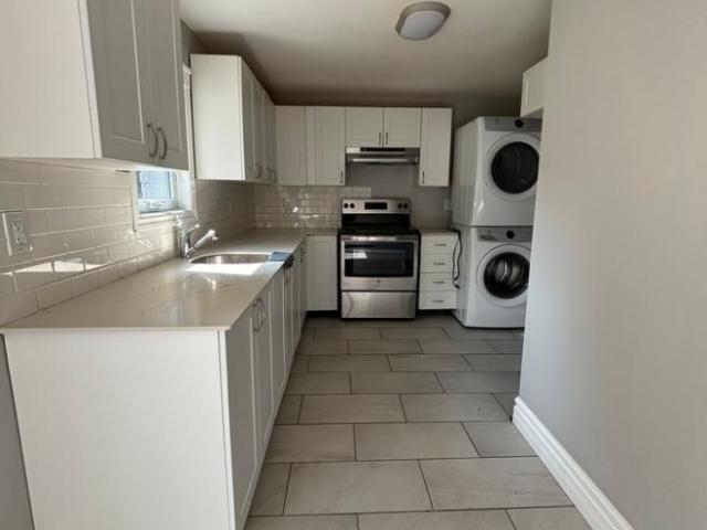 5 bedroom, Windsor ON N9C 1B6 105775217