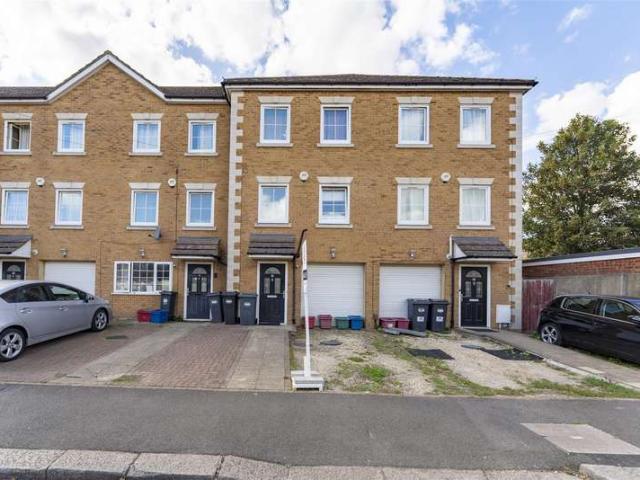 5 Bedroom Town House