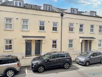 5 Bedroom Town House