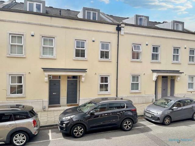 5 Bedroom Town House