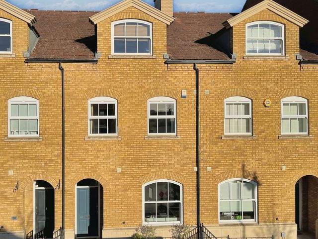 5 Bedroom Town House
