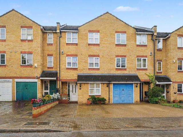 5 Bedroom Town House