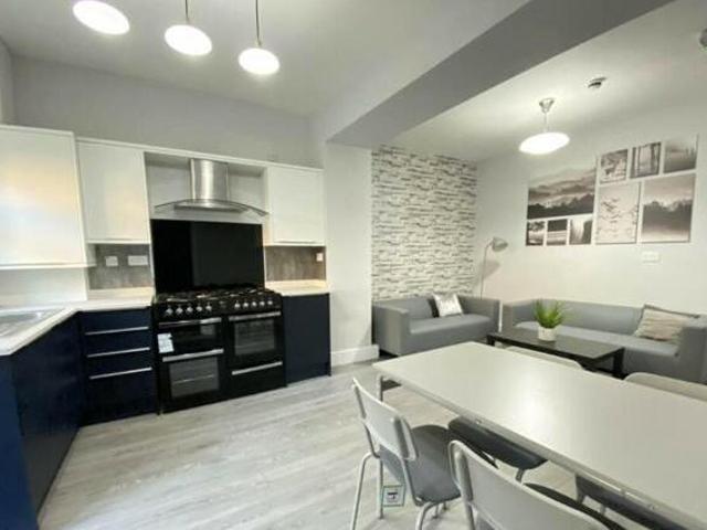 5 Bedroom Town House For Rent In Huddersfield