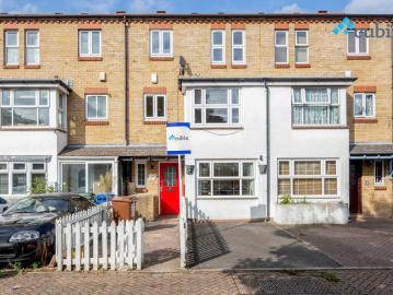 5 Bedroom town house in SE1 zone 1 with 2 bathroom