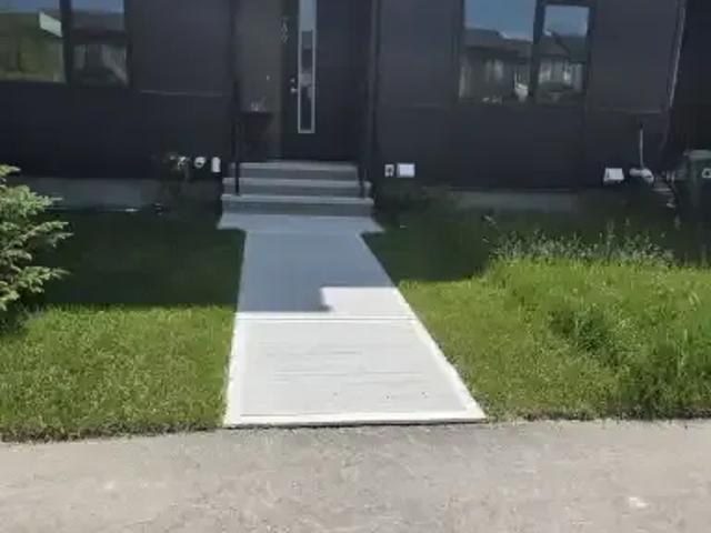 5 Bedroom Townhouse Cochrane AB 104841917