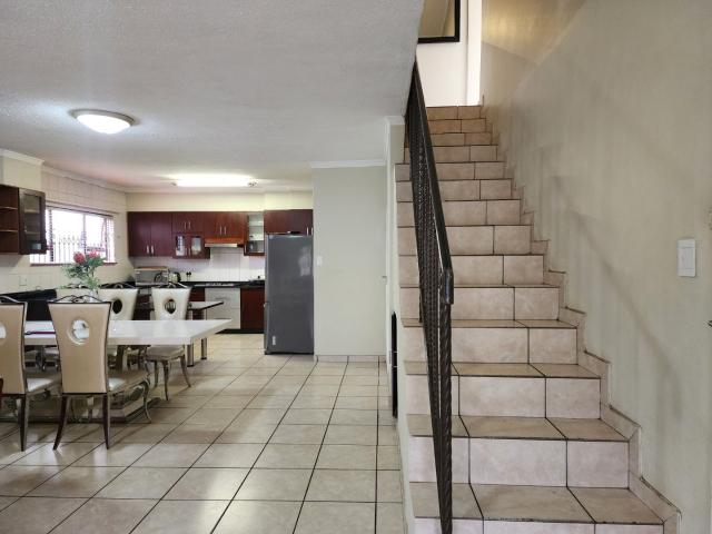 5 Bedroom Townhouse For Sale in Doringkruin
